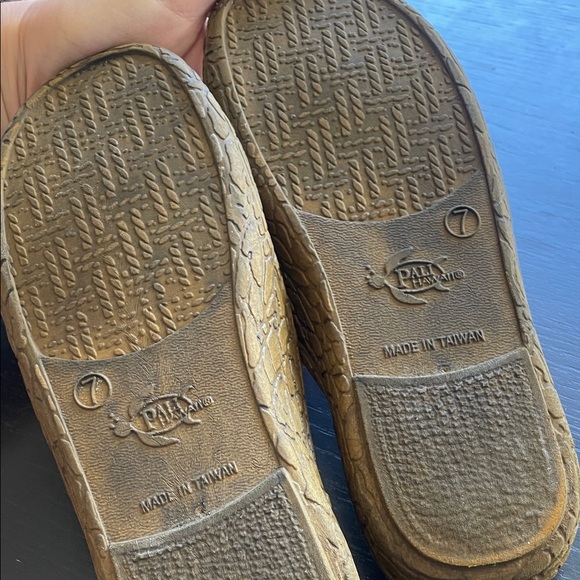 Pali Hawaii Brown Sandals - Picture 2 of 4